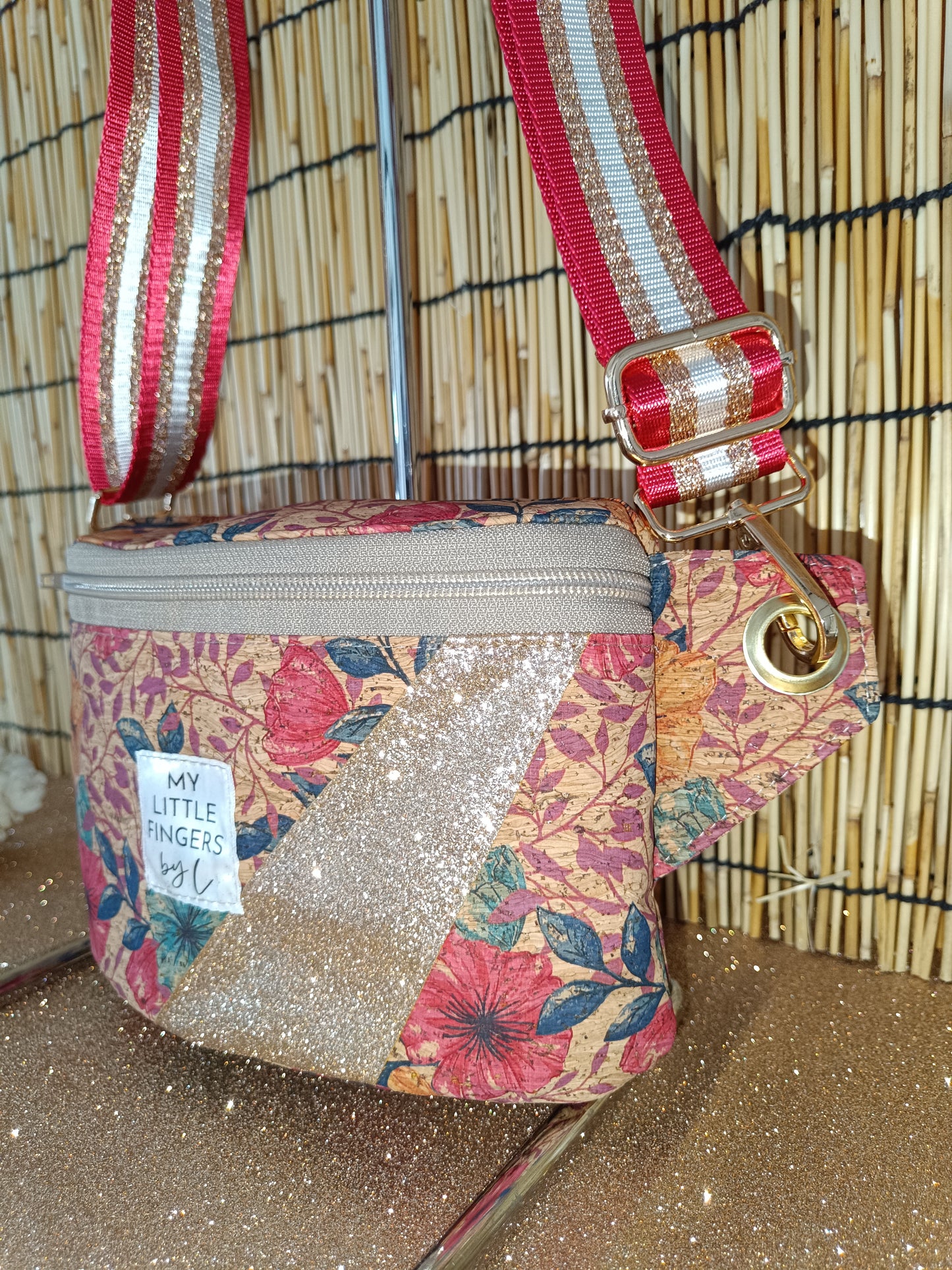 Sacoche banane Liège fleuri rouge et paillettes