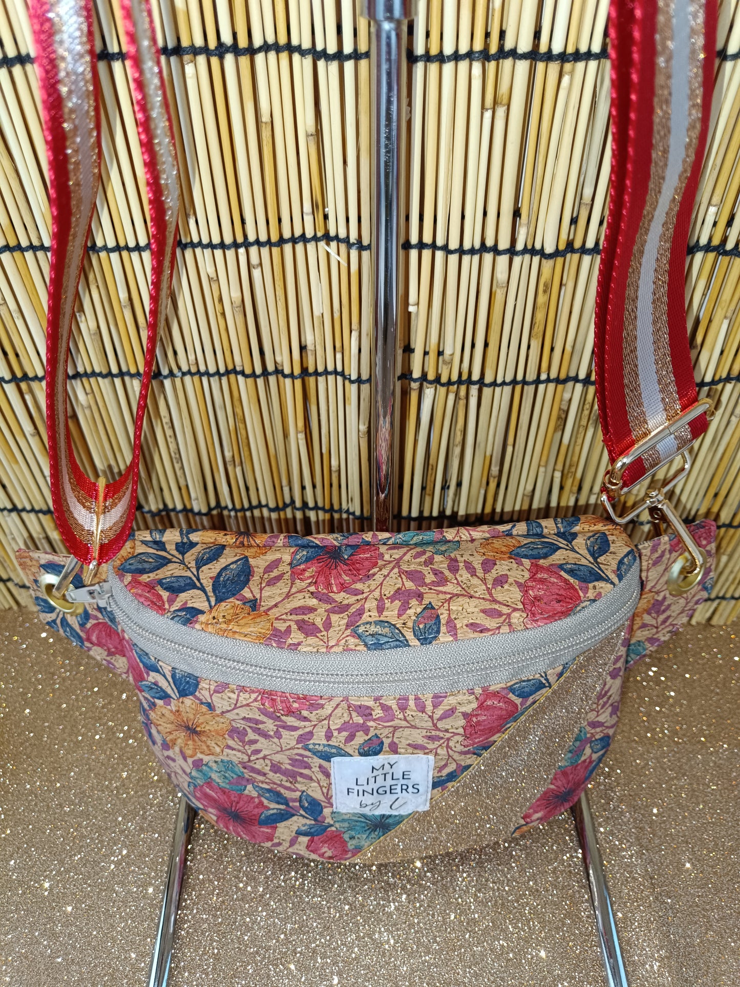 Sacoche banane Liège fleuri rouge et paillettes