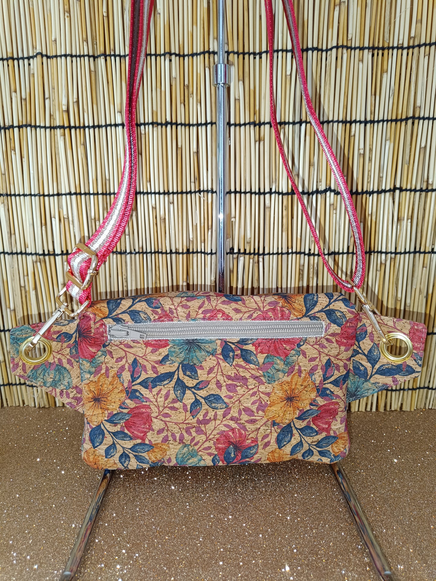 Sacoche banane Liège fleuri rouge et paillettes