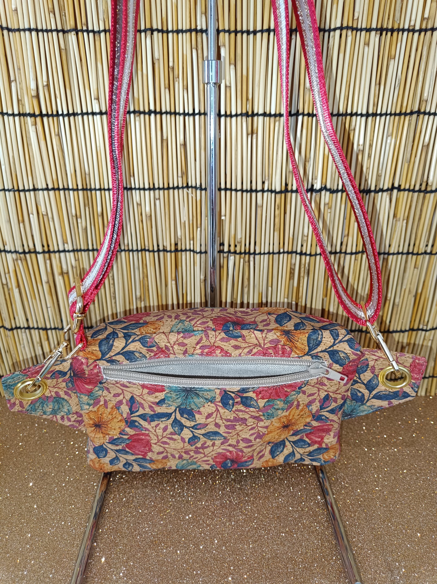 Sacoche banane Liège fleuri rouge et paillettes