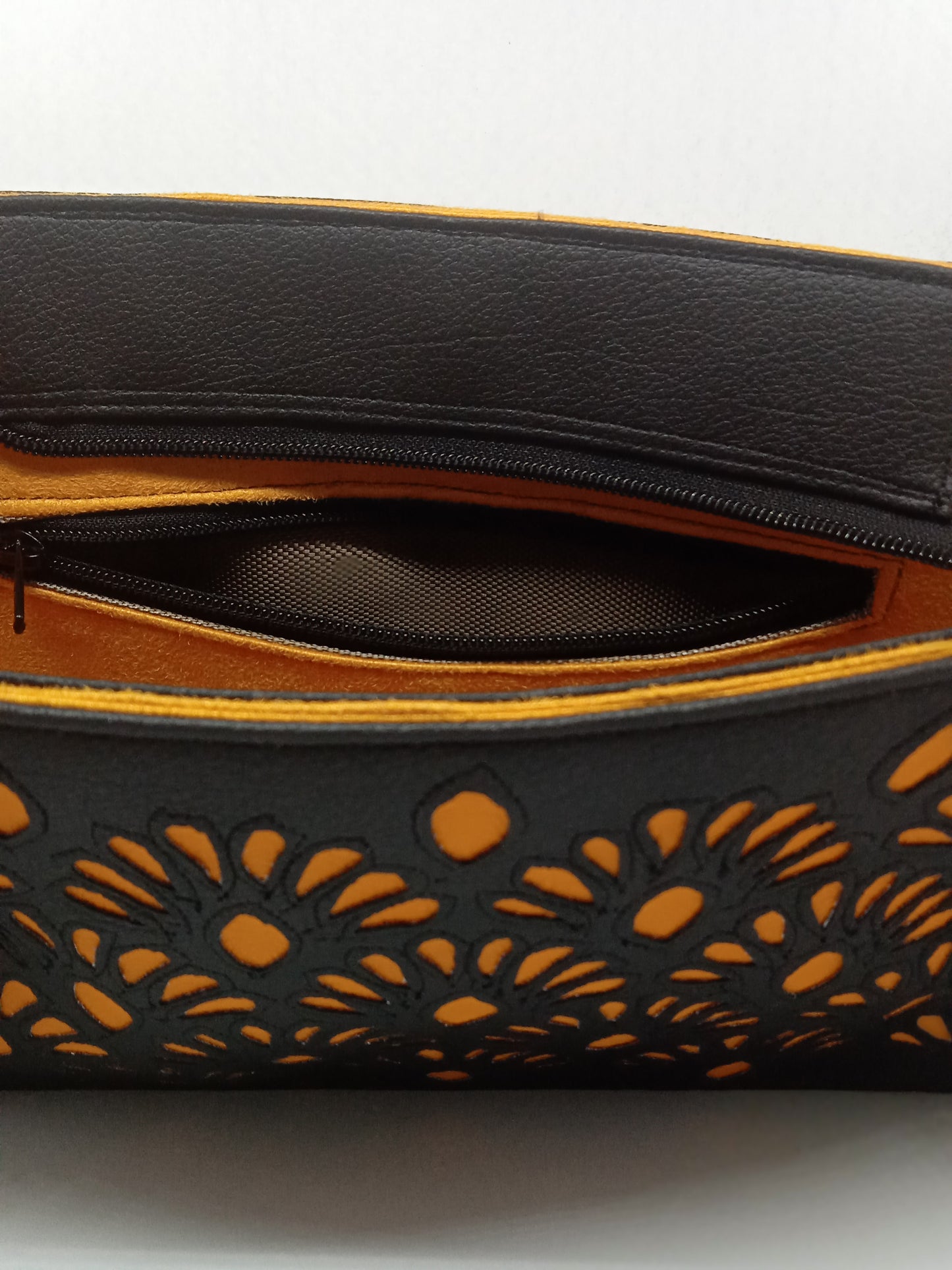 Sac à main Ajouré Noir et Jaune Safran
